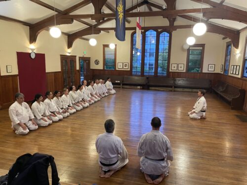 Mokuso a the beginning of a karate practice